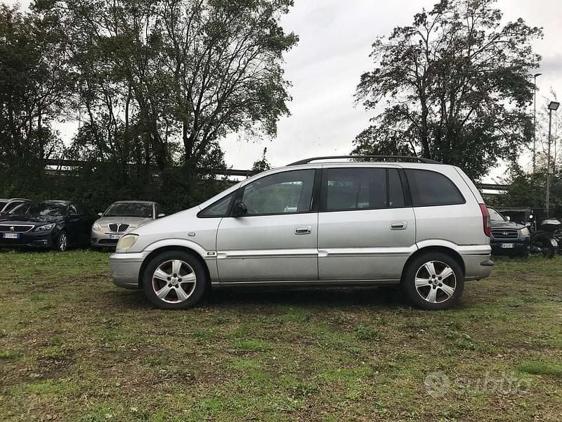 Usata Opel Zafira Elegance 102 CV (75 kW) 2004 Grigio Monovolume