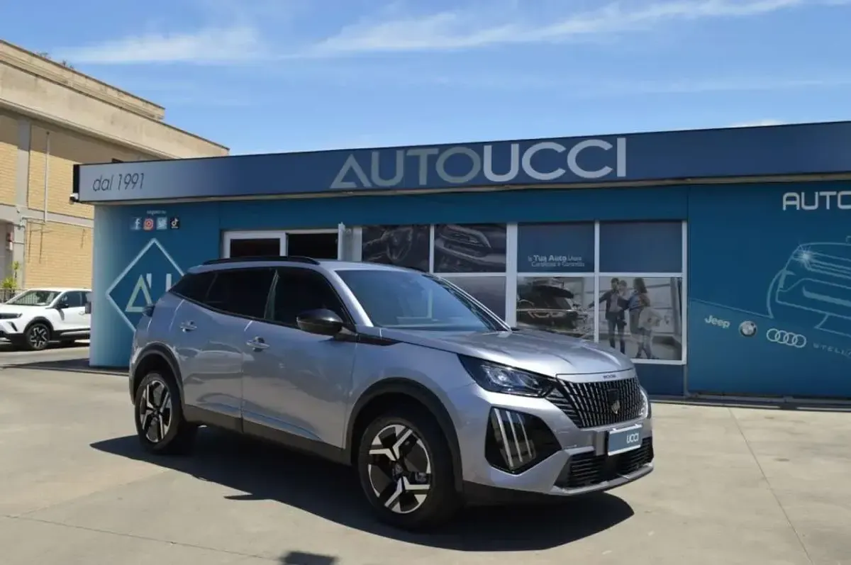 Usata Peugeot 2008 Allure 101 CV (74 kW) 2025 Grigio artense SUV