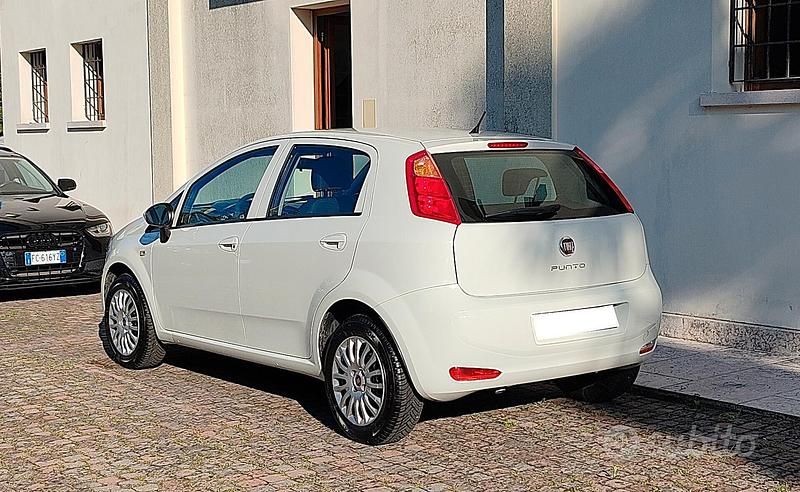 Usata Fiat Punto Street 77 CV (56 kW) 2017 Bianco Utilitaria