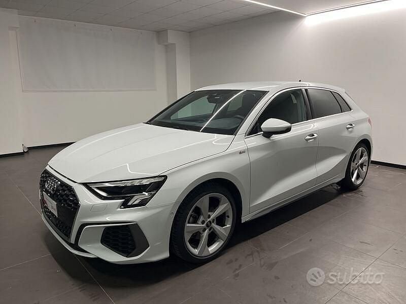 Usata Audi A3 S-Line 150 CV (110 kW) 2024 Bianco ghiaccio metallizzato Berlina