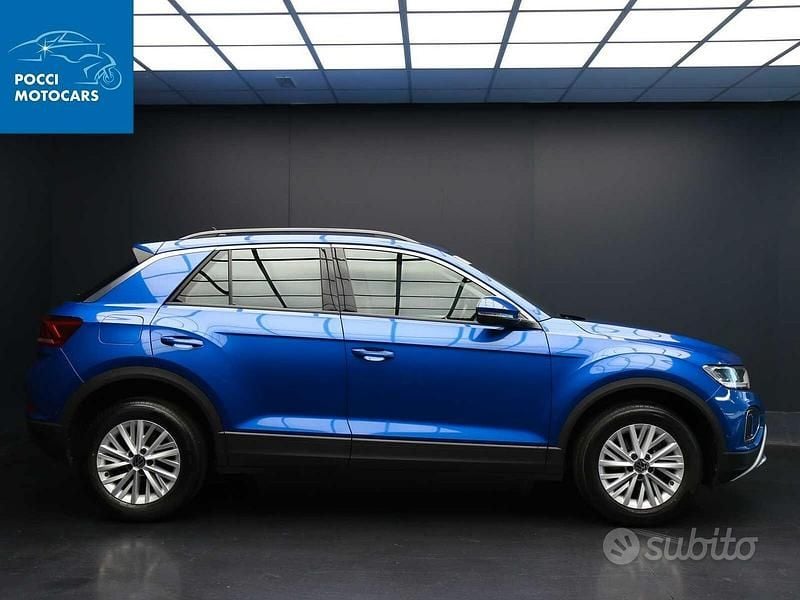 Usata VW T-Roc Life 110 CV (80 kW) 2023 Blu SUV