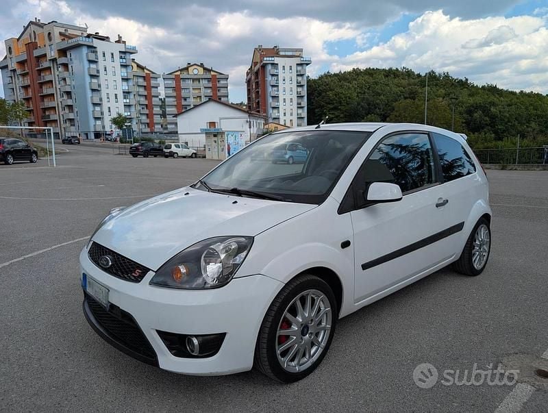 Bianco Usata 2008 Ford Fiesta S Tre volumi | 4900 € - Immagine 1/4