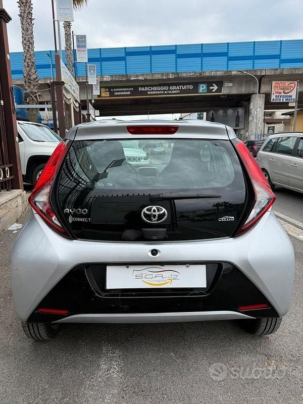 Second-hand Toyota Aygo Connect Style 72 CP (52 kW) 2020 Gri Hatchback