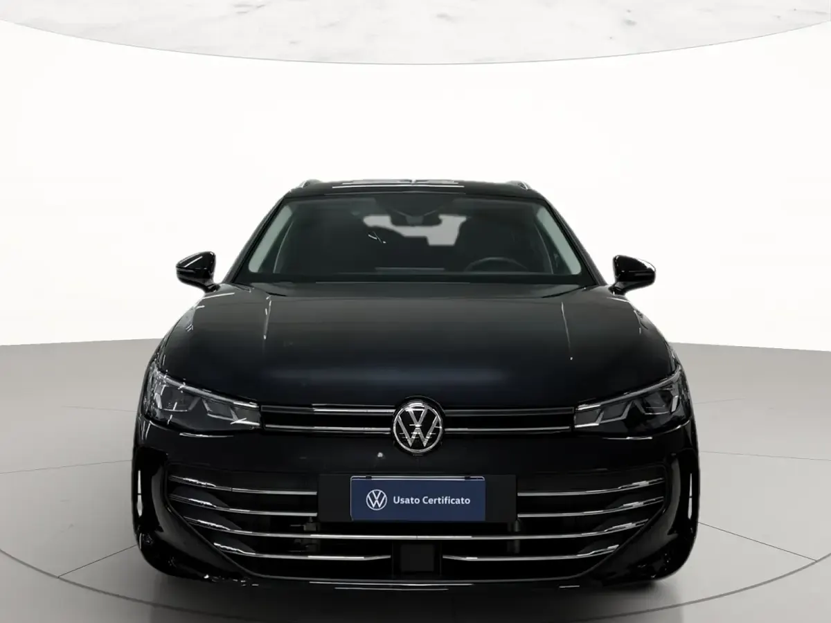 Usata VW Passat Business 204 CV (150 kW) 2025 Grenadill black metallizzato Station wagon