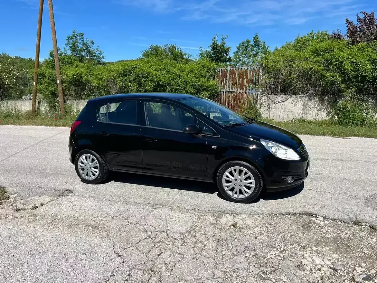 Usata Opel Corsa 69 CV (50 kW) 2010 Nero Utilitaria