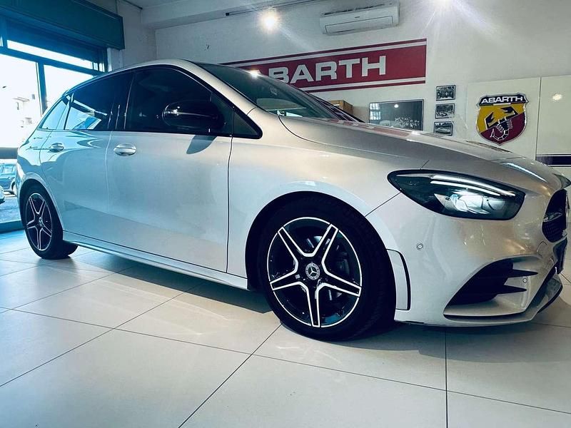 Usata Mercedes B200 Premium 150 CV (110 kW) 2021 Argento metallizzato Utilitaria