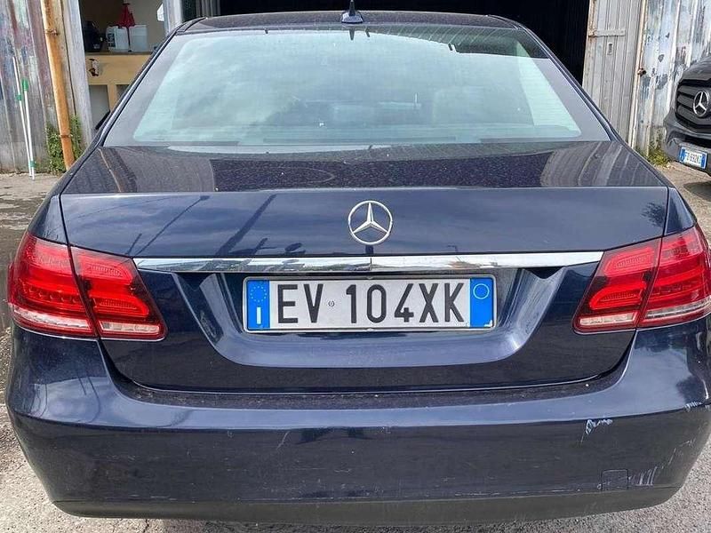 Usata Mercedes E200 Premium 136 CV (100 kW) 2014 Blu/azzurro Berlina