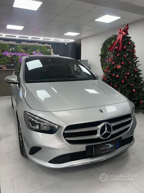 Grigio Usata 2022 Mercedes B180 Business Monovolume | 25.900 € (Buon prezzo) - Immagine 1/4
