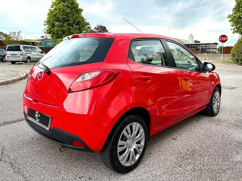 Usata Mazda 2 86 CV (63 kW) 2009 Rosso Utilitaria
