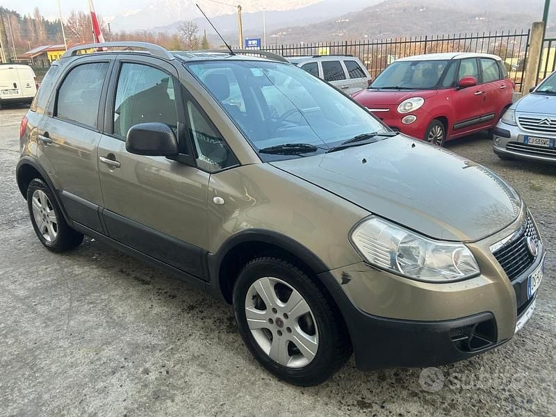 Usata Fiat Sedici Dynamic 107 CV (78 kW) 2008 Marrone SUV