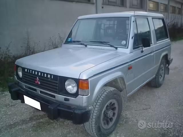 Usata Mitsubishi Pajero 84 CV (61 kW) 1988 Grigio SUV