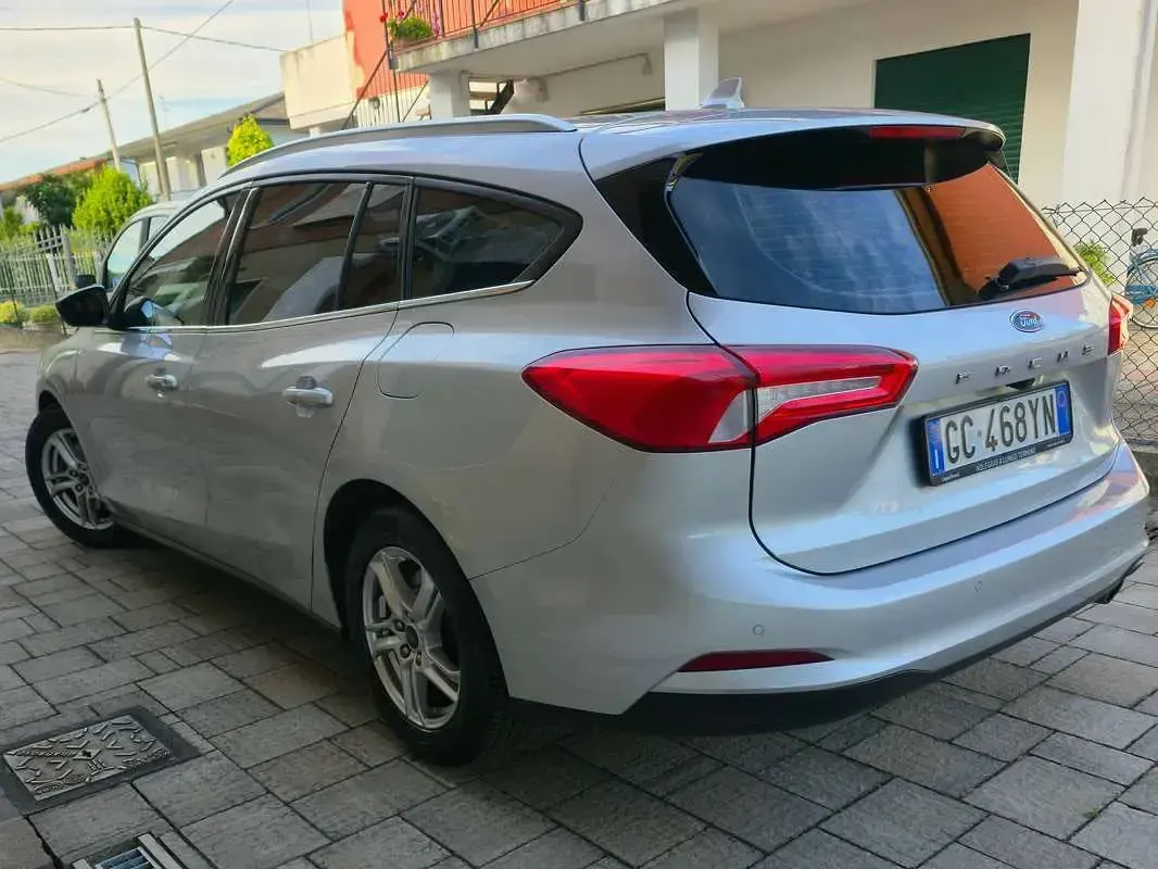 Usata Ford Focus 95 CV (69 kW) 2020 Grigio Station wagon
