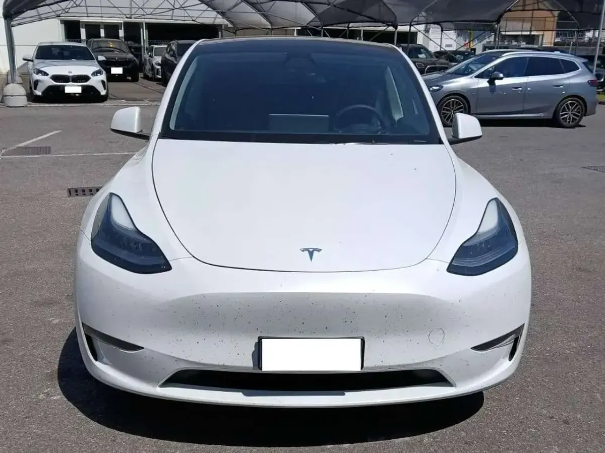 Usata Tesla Model Y 155 kW (211 CV) 2023 Pearl white SUV