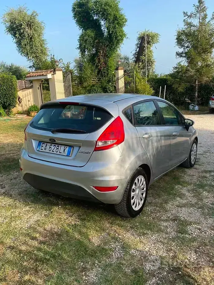 Usata Ford Fiesta Business Edition 92 CV (67 kW) 2011 Grigio Berlina