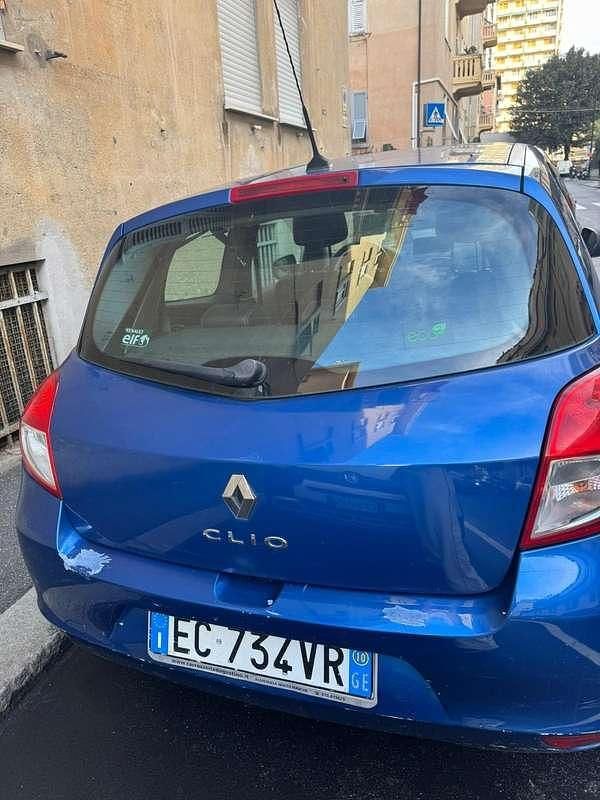 Usata Renault Clio II Privilege 98 CV (72 kW) 2010 Berlina