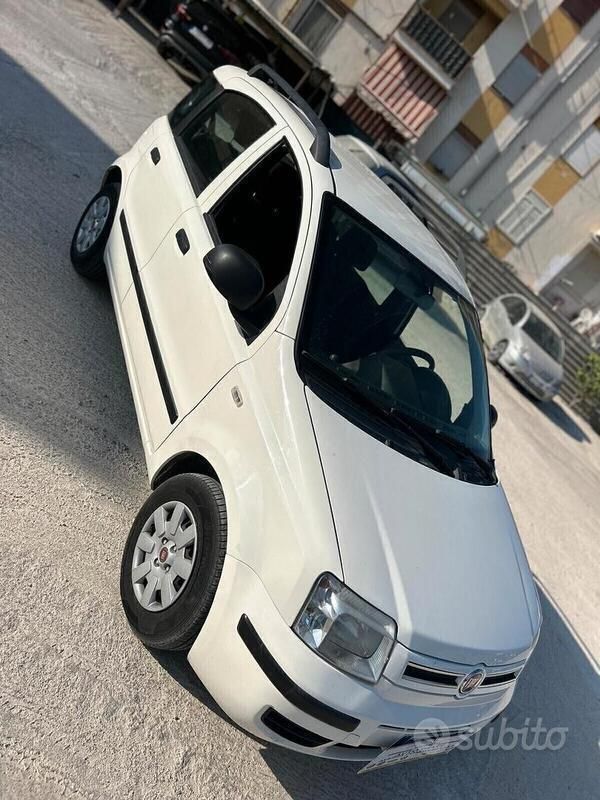 Usata Fiat Panda Emotion 75 CV (55 kW) 2011 Bianco Utilitaria