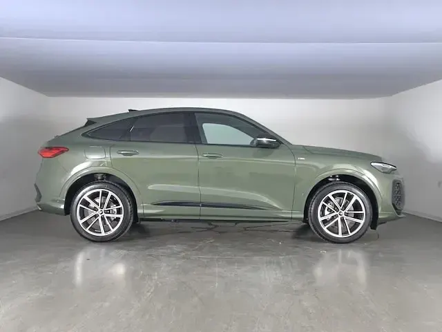 Nuova Audi Q5 Sportback S-Line 268 CV (197 kW) 2025 Verde district metallizzato SUV