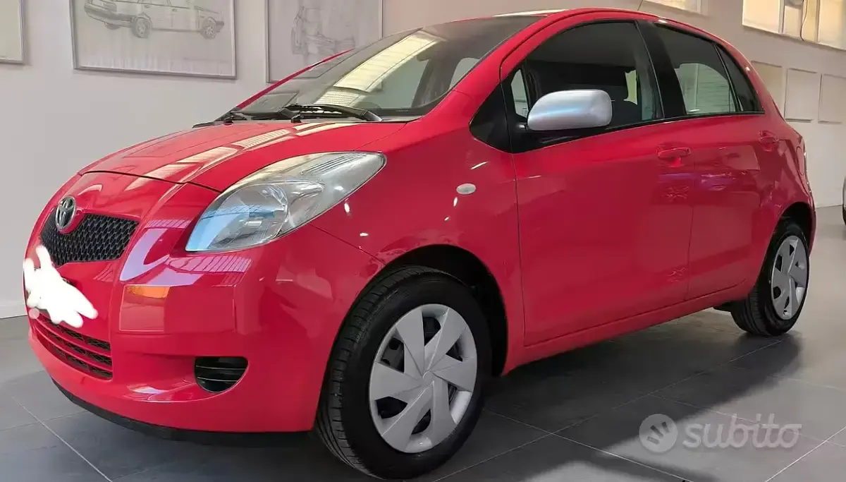 Usata Toyota Yaris Sol 69 CV (50 kW) 2007 Rosso Utilitaria