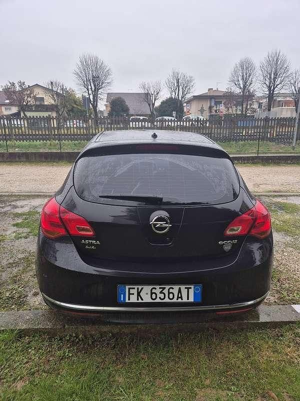 Usata Opel Astra 101 CV (74 kW) 2015 Berlina