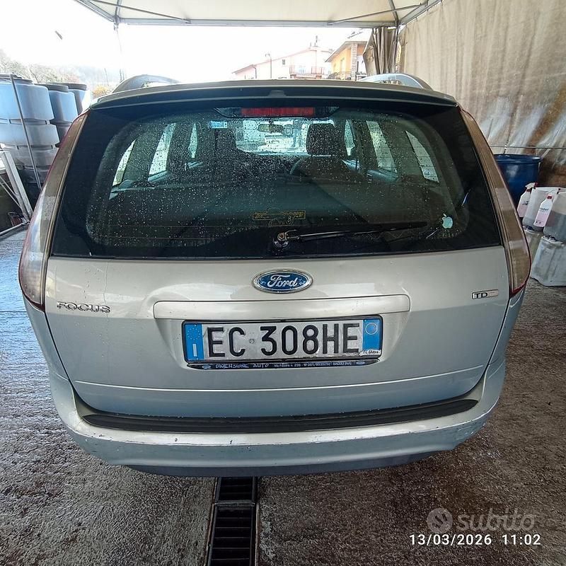 Usata Ford Focus 110 CV (80 kW) 2010 Grigio Station wagon