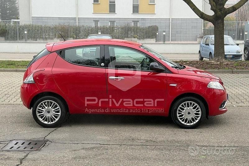 Usata Lancia Ypsilon Gold 69 CV (50 kW) 2017 Rosso Utilitaria