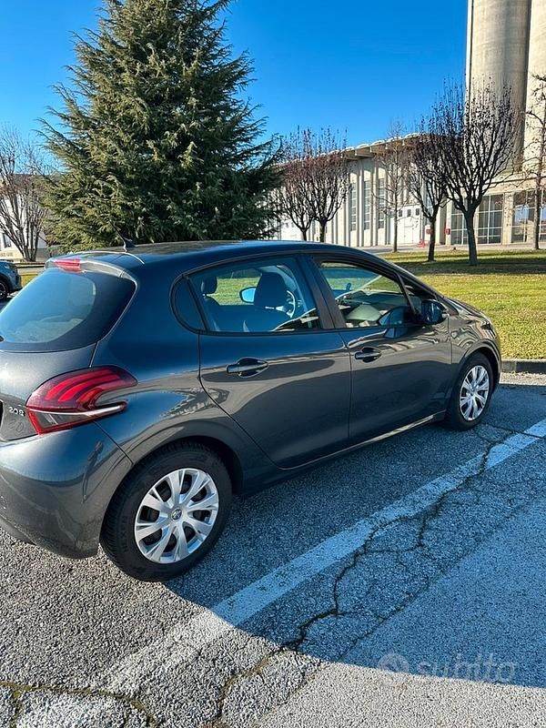 Usata Peugeot 208 2016 Grigio Utilitaria