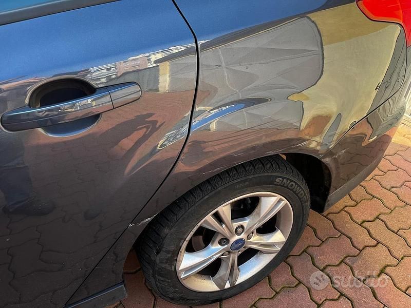 Usata Ford Focus 115 CV (84 kW) 2012 Blu Station wagon