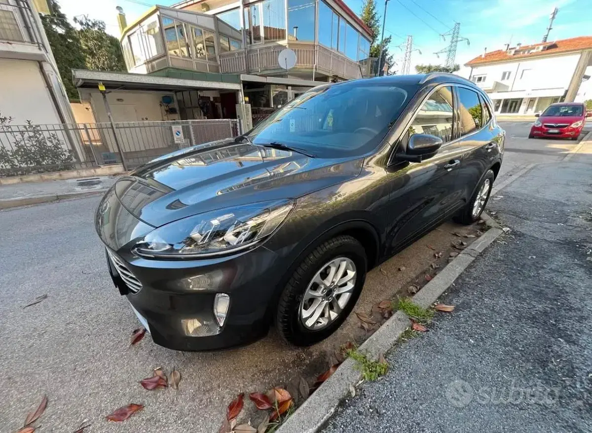 Usata Ford Kuga 120 CV (88 kW) 2020 Grigio SUV