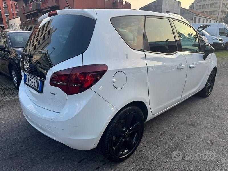 Usata Opel Meriva Design Edition 101 CV (74 kW) 2014 Bianco Monovolume