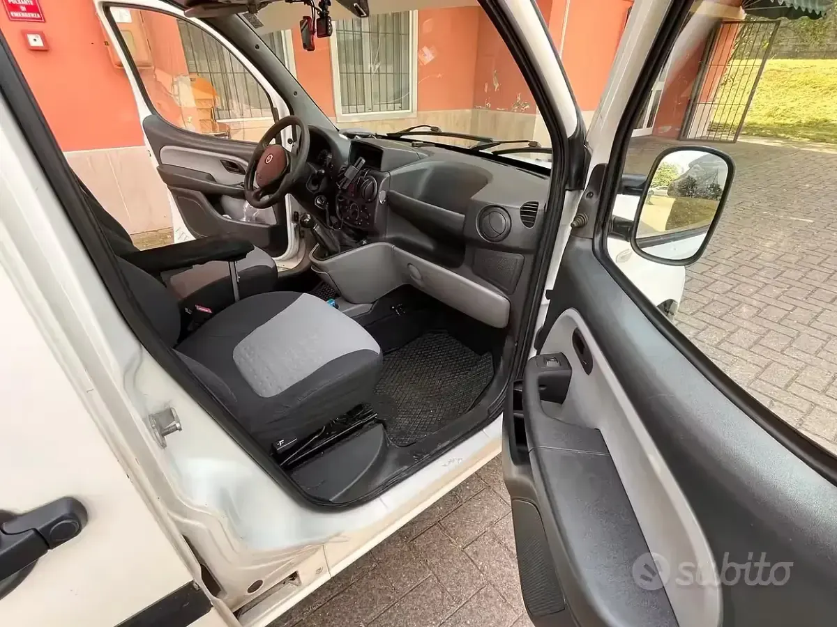 Usata Fiat Doblò 75 CV (55 kW) 2006 Bianco Monovolume