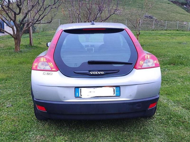 Usata Volvo C30 Kinetic 109 CV (80 kW) 2007 Argento Utilitaria