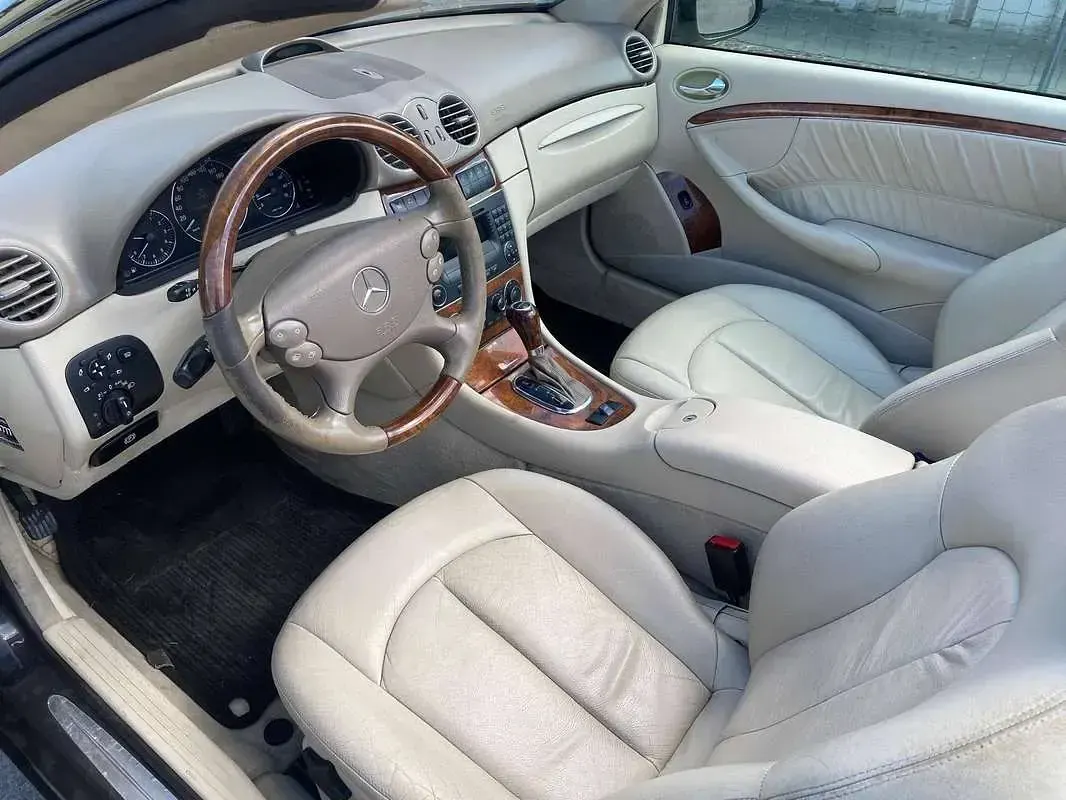 Begagnad Mercedes CLK200 Elegance 163 HK (119 kW) 2006 Svart Cab