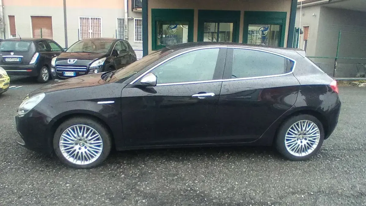 Usata Alfa Romeo Giulietta Progression 170 CV (125 kW) 2012 Nero Utilitaria
