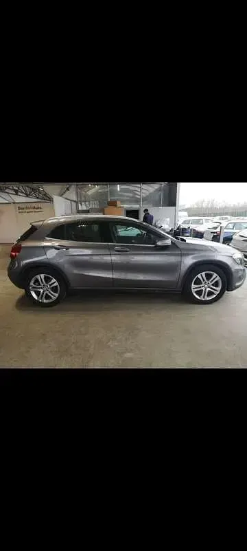 Usata Mercedes GLA200 Business 136 CV (100 kW) 2017 Grigio SUV
