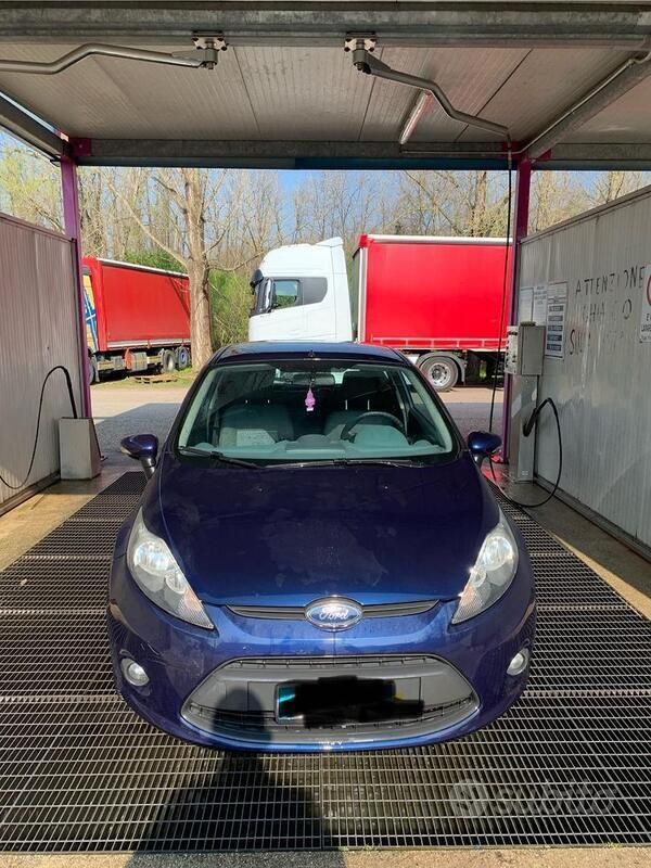 Usata Ford Fiesta 60 CV (44 kW) 2011 Blu Utilitaria