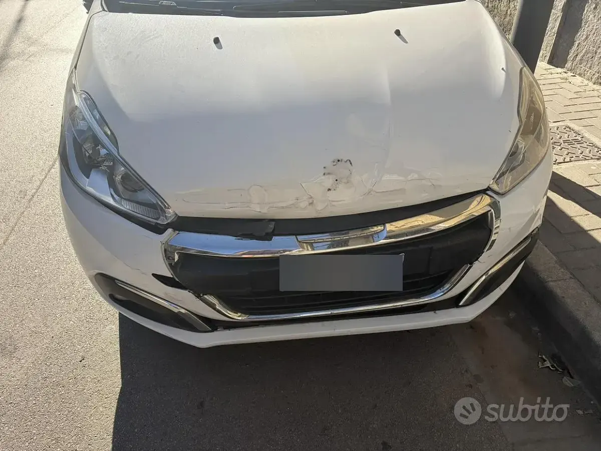 Usata Peugeot 208 75 CV (55 kW) 2015 Bianco Utilitaria