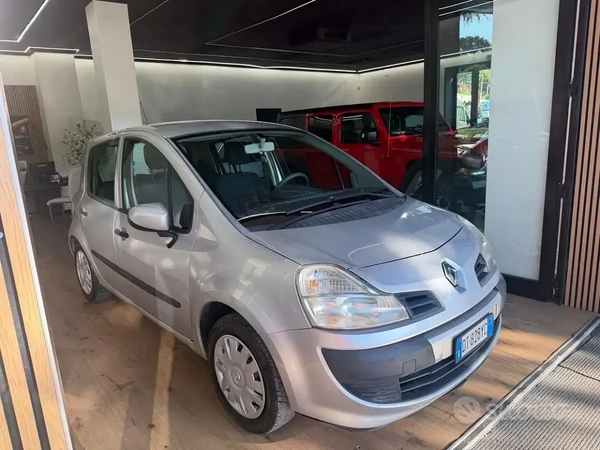 Usata Renault Modus Dynamique 75 CV (55 kW) 2008 Grigio Monovolume