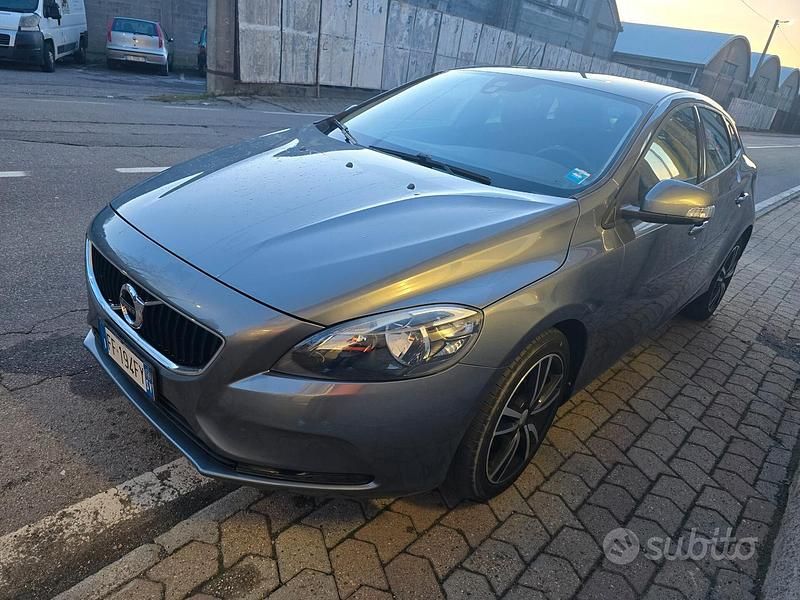 Usata Volvo V40 R-Design 119 CV (87 kW) 2016 Grigio Berlina