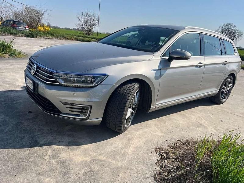 Usata VW Passat GTE 218 CV (160 kW) 2016 Argento Station wagon