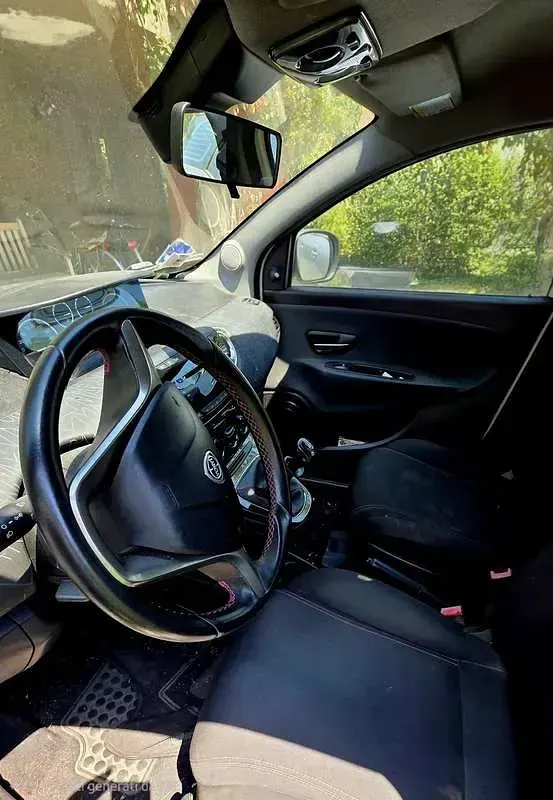 Usata Lancia Ypsilon 77 CV (56 kW) 2013 Utilitaria