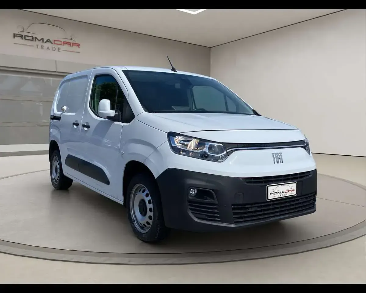Usata Fiat Doblò 102 CV (75 kW) 2024 Bianco met Monovolume