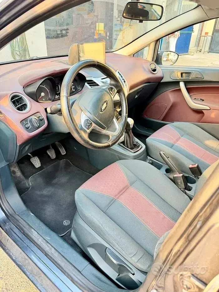 Usata Ford Fiesta 68 CV (50 kW) 2008 Grigio Utilitaria