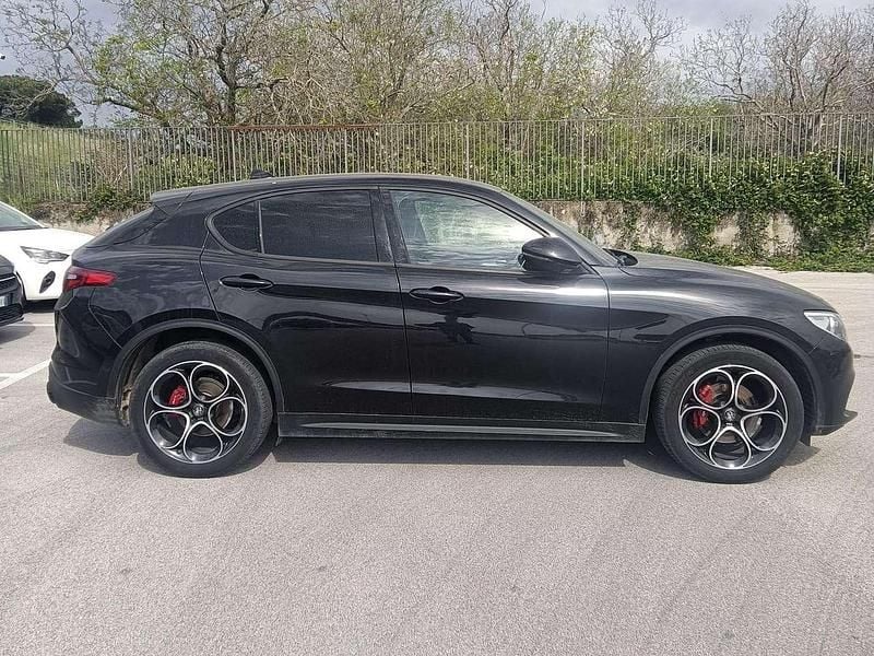 Second-hand Alfa Romeo Stelvio Sprint 190 CP (139 kW) 2022 Negru SUV