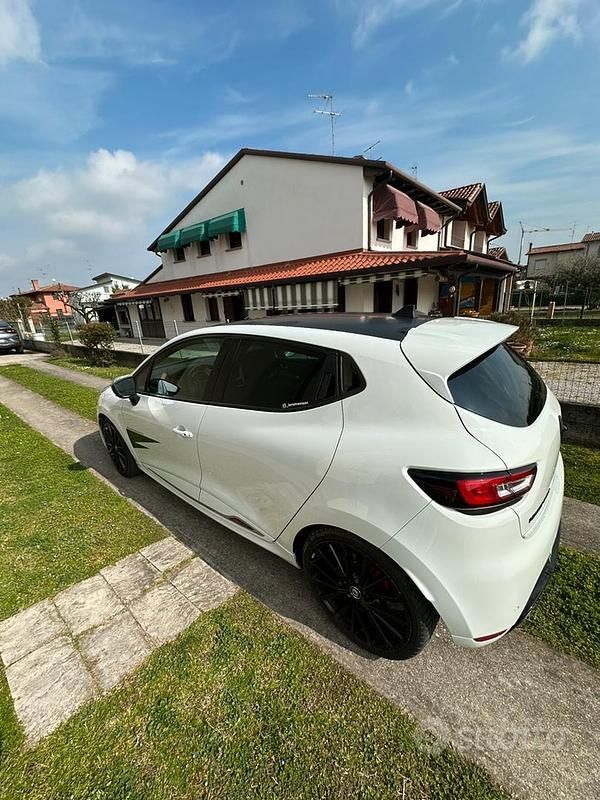 Usata Renault Clio IV Trophy 220 CV (161 kW) 2017 Bianco Berlina
