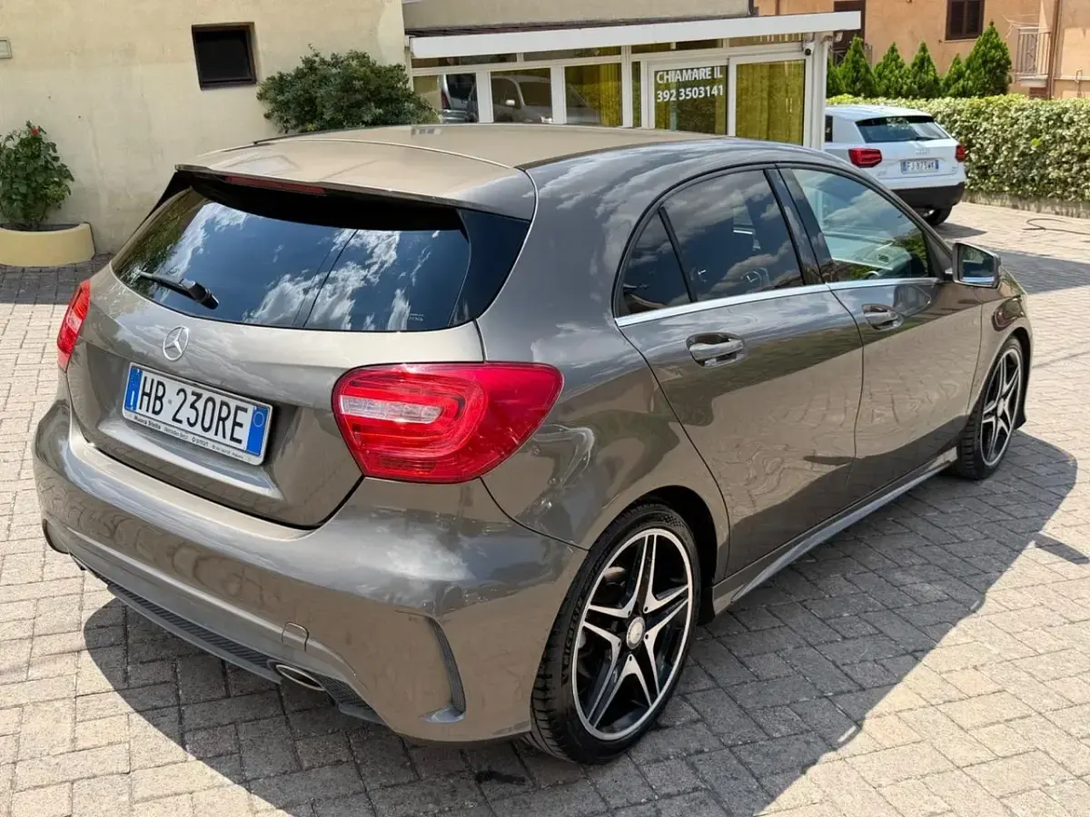 Usata Mercedes A180 Premium 109 CV (80 kW) 2013 Marrone Utilitaria