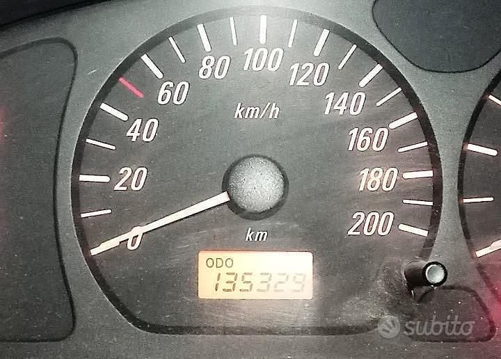 Usata Opel Agila 75 CV (55 kW) 2005 Utilitaria