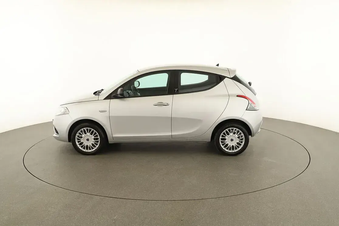 Usata Lancia Ypsilon Silver 70 CV (51 kW) 2017 Argento Utilitaria