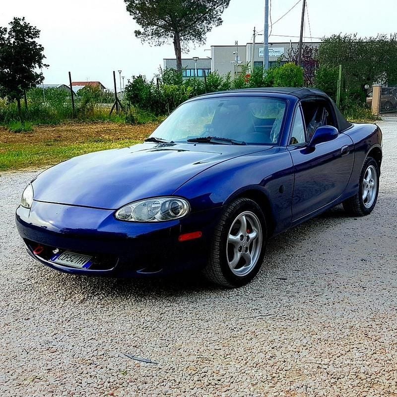 Usata Mazda MX5 110 CV (80 kW) 2003 Blu Cabrio