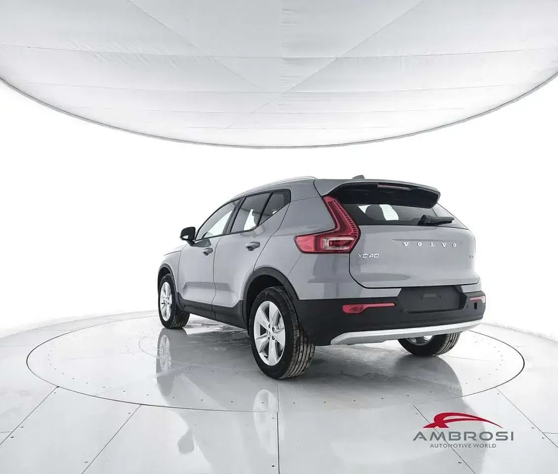 Nuova Volvo XC40 Core 163 CV (119 kW) 2026 Vapour grey SUV