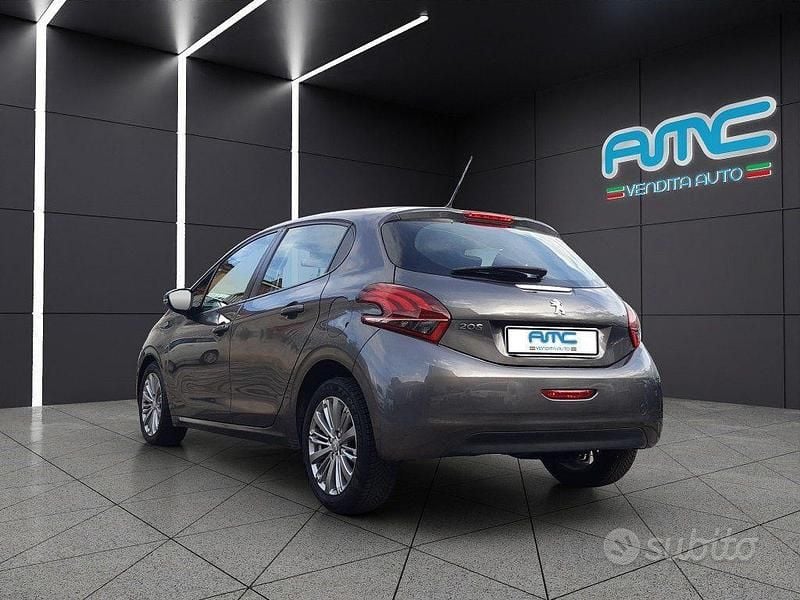 Usata Peugeot 208 Allure 81 CV (59 kW) 2019 Grigio Utilitaria
